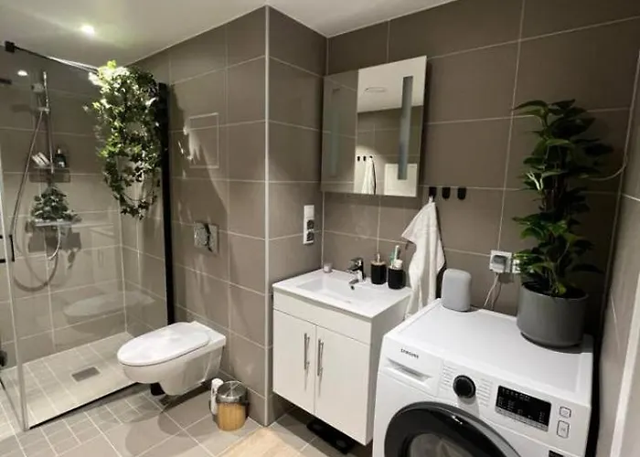 Apartment Airport 10mins With Free Parking *