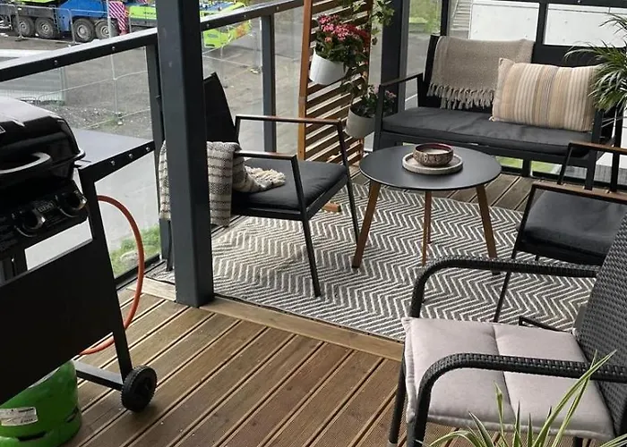 Airport 10mins With Free Parking Apartment