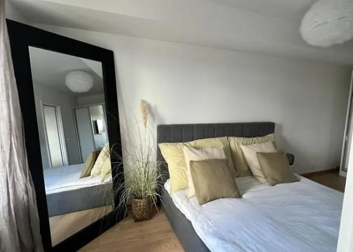 Airport 10mins With Free Parking Apartment